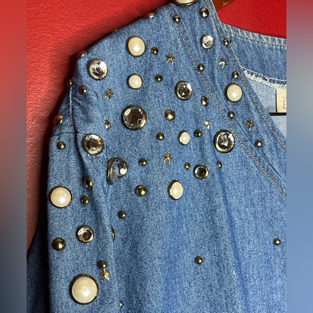 VINTAGE & STUDDED!! Wear this light jean masterpiece oversized or perfect fit!